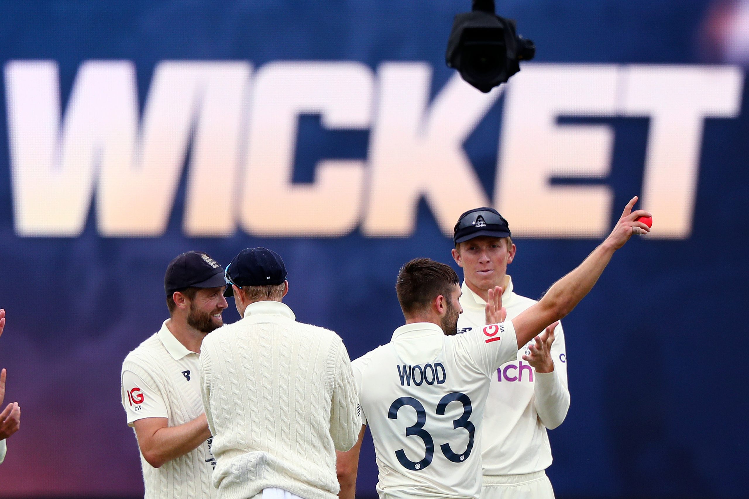 Ashes: Mark Wood pulls off a 5 wicket haul but Australia extends lead to 256