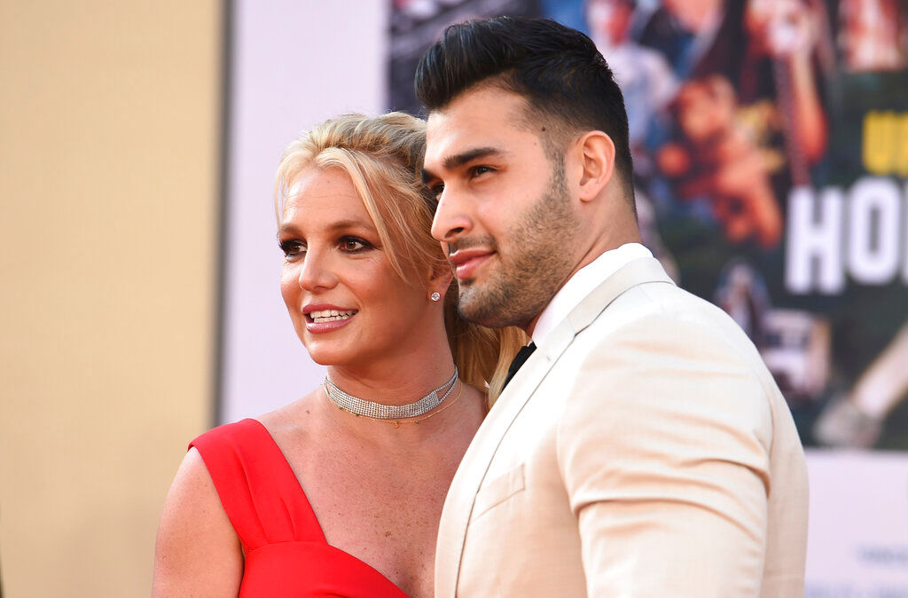 Britney Spears gets engaged to boyfriend Sam Asghari