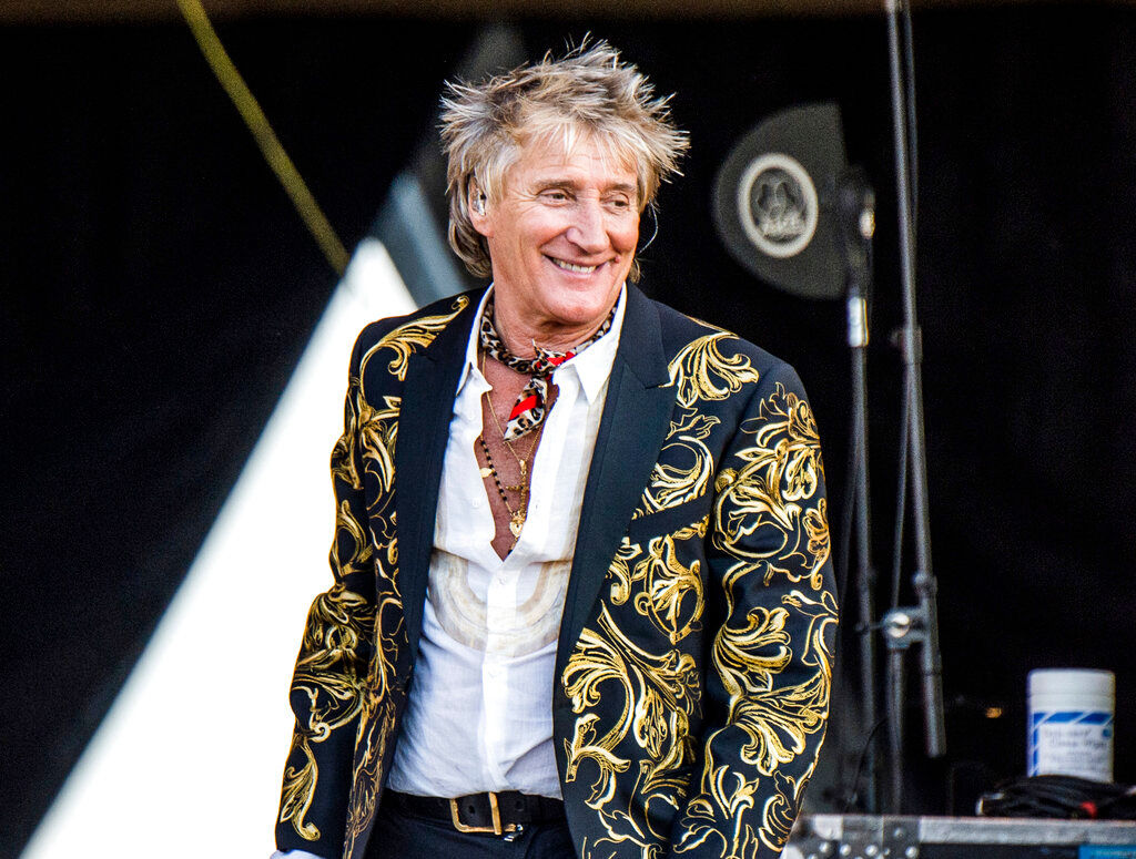 Singer Rod Stewart to face battery charges after plea deal falls through