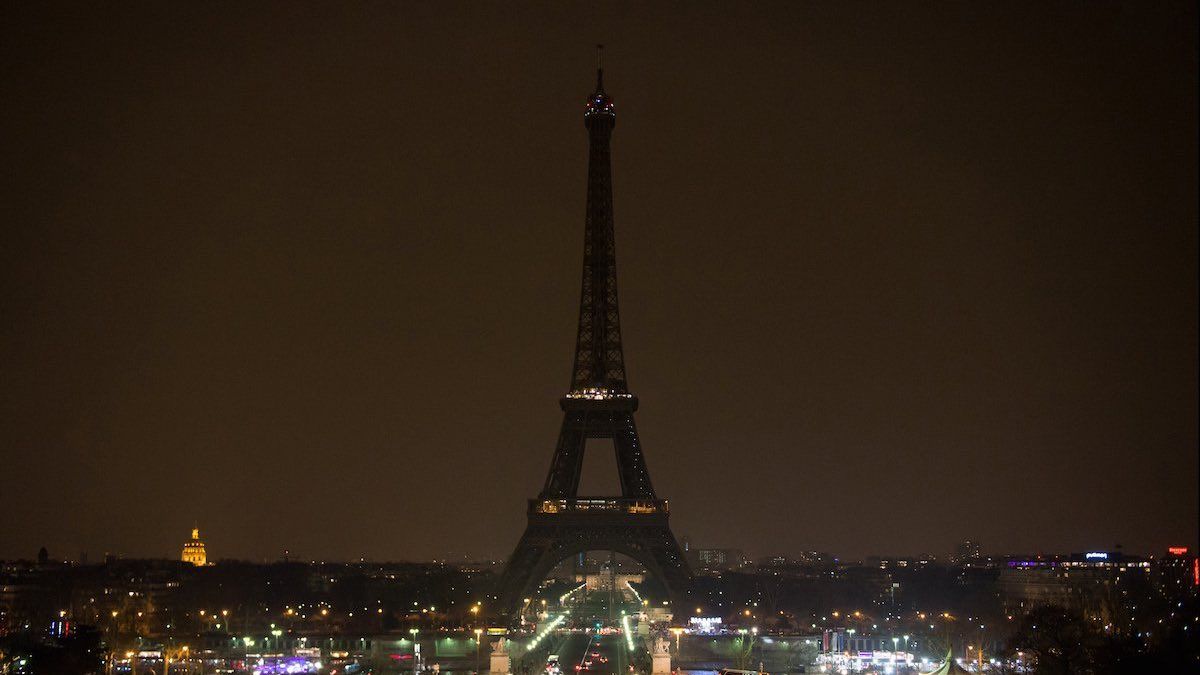 Eiffel Tower steps fetch 274,000 euros at auction