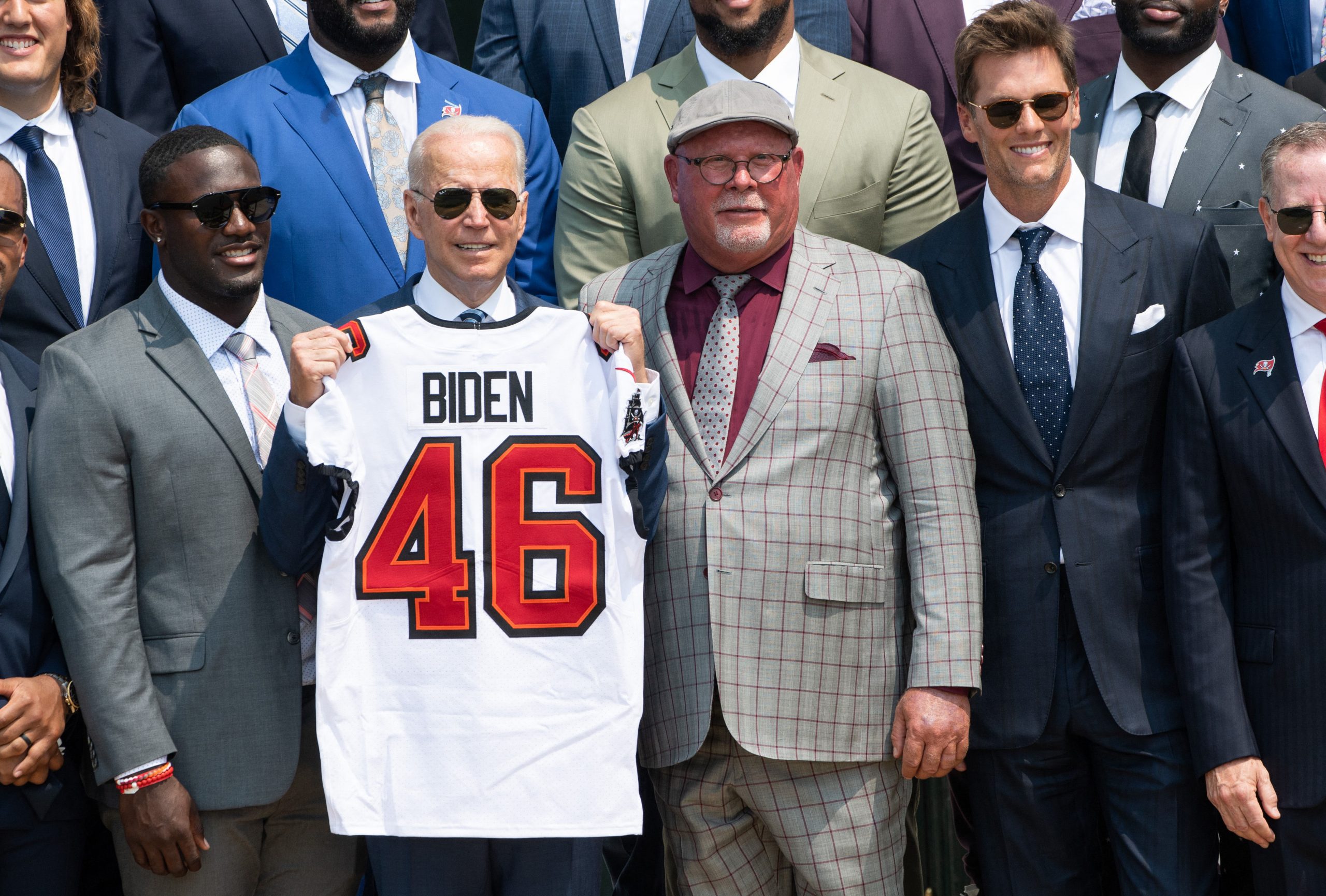 Jersey for Biden and jokes on Trump: Tom Brady’s day at the White House