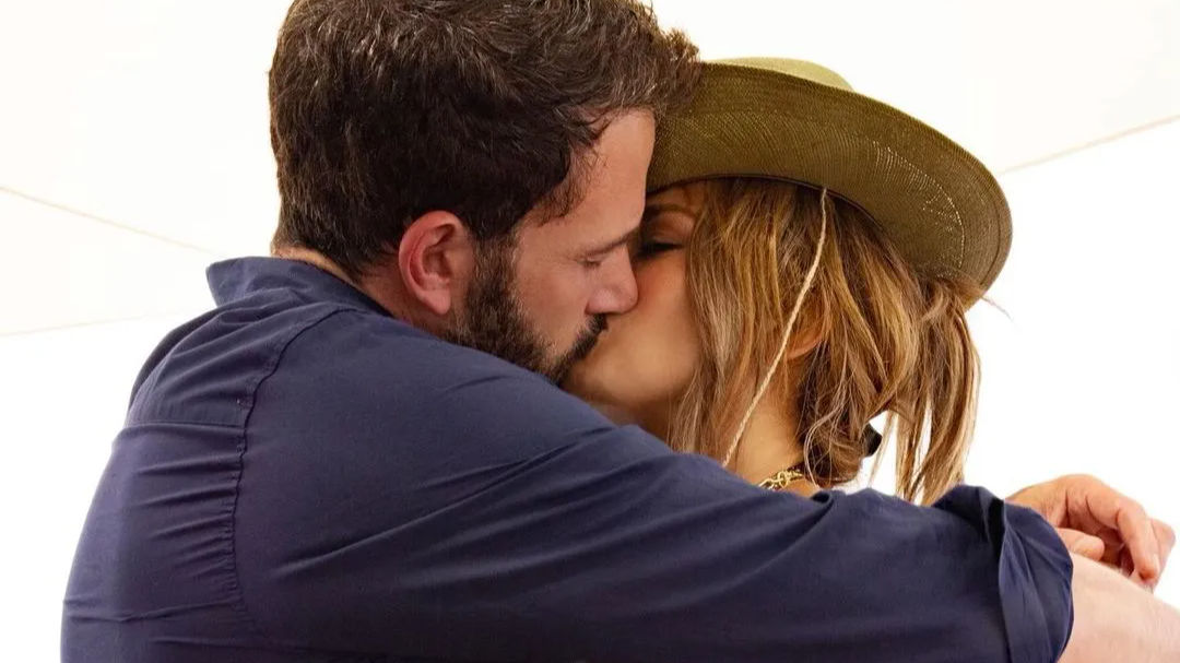 Jennifer Lopez makes her relationship with Ben Affleck social media official
