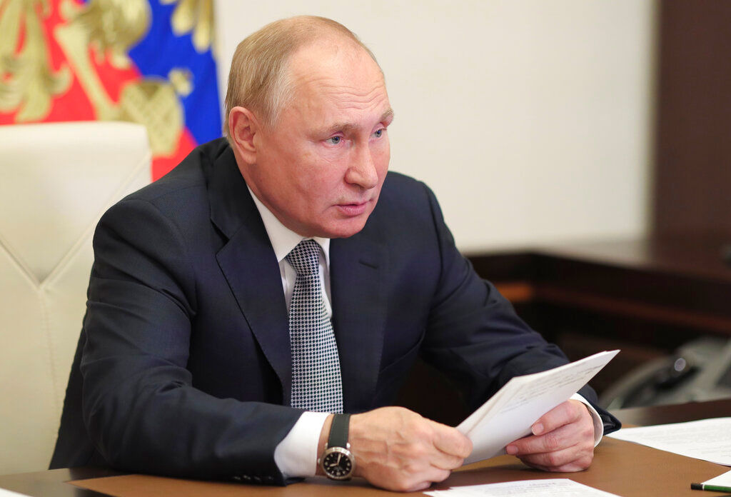 Vladimir Putin orders nonwork week in Russia amid rising COVID cases