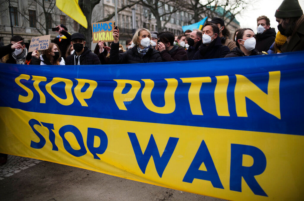 After Russia invades Ukraine, police arrest hundreds of anti-war protestors