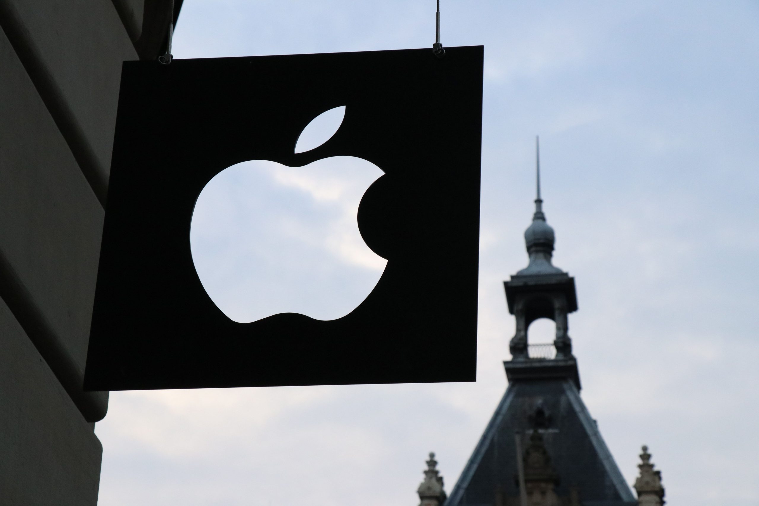 Apple wins European Union court battle in 13 billion tax case