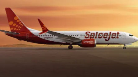 Patna-Delhi SpiceJet flight makes emergency landing after engine catches fire
