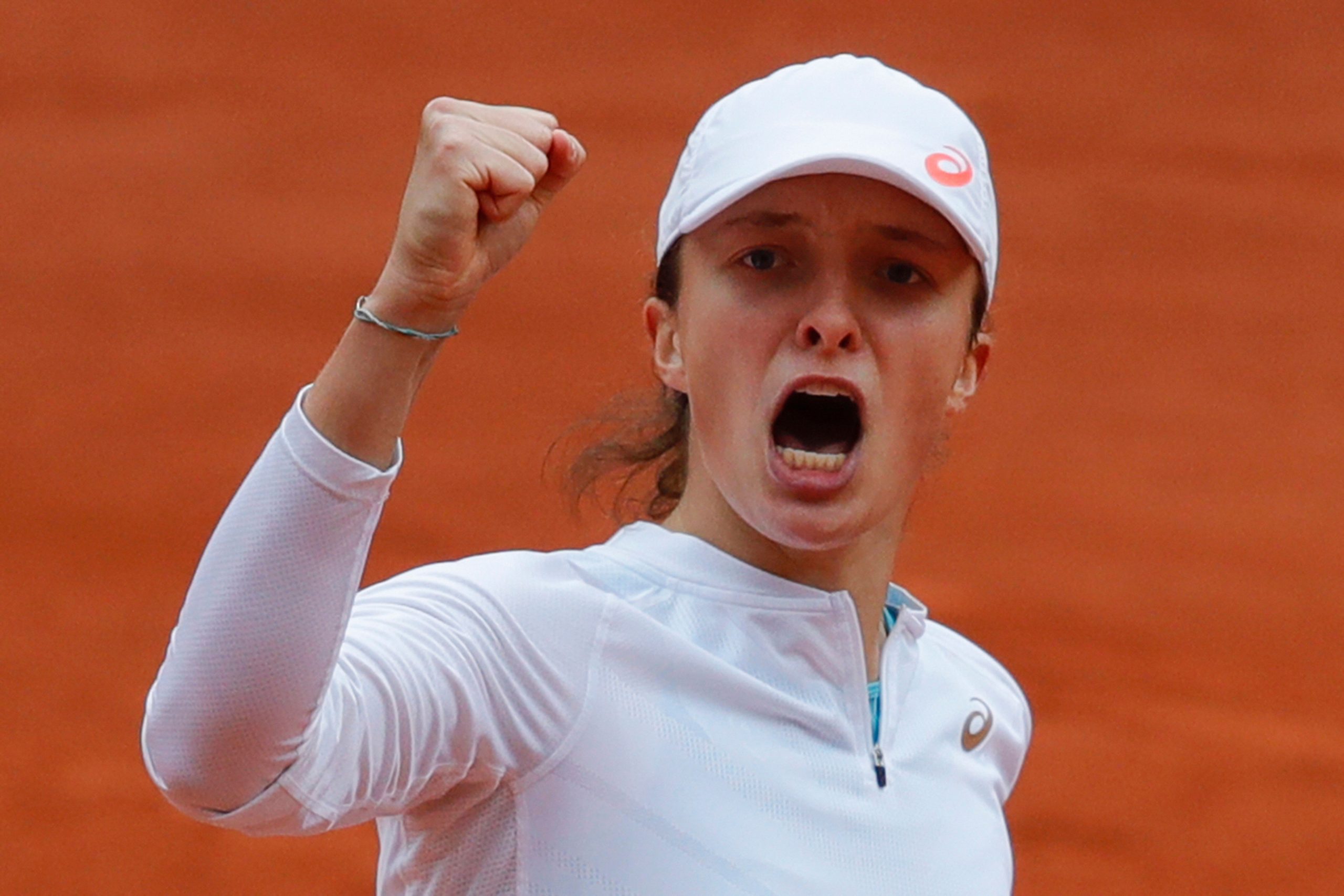 Iga Swiatek blows Nadia Podoroska away to reach ‘unreal’ French Open final