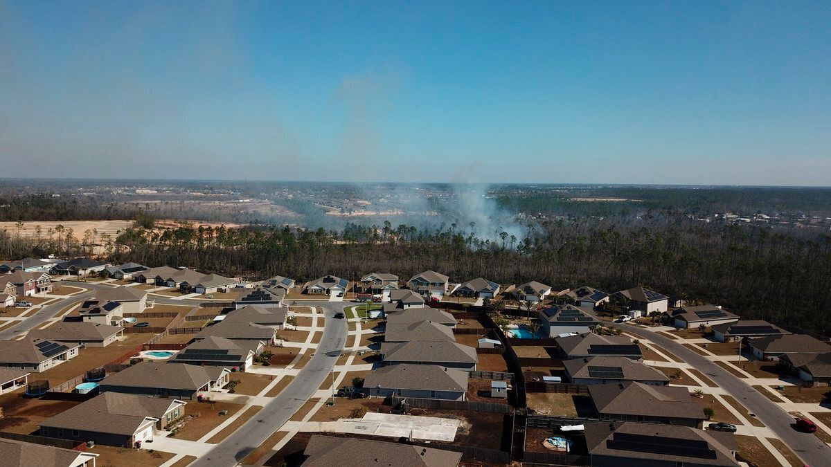 Fire forces evacuation of 600 homes in Florida Panhandle