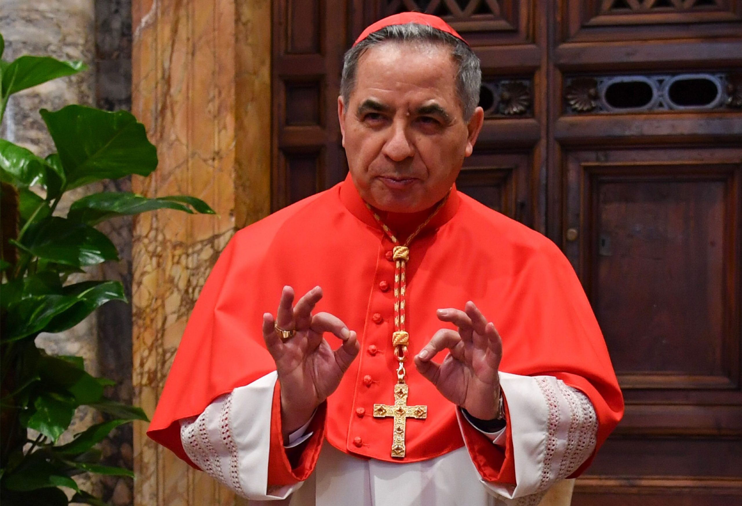 Vatican announces surprise resignation of top cardinal