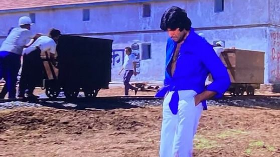 Tailor%27s%20mistake%3A%20Amitabh%20Bachchan%20reveals%20story%20of%20his%20iconic%20look%20from%20%u2018Deewar%u2019%0A