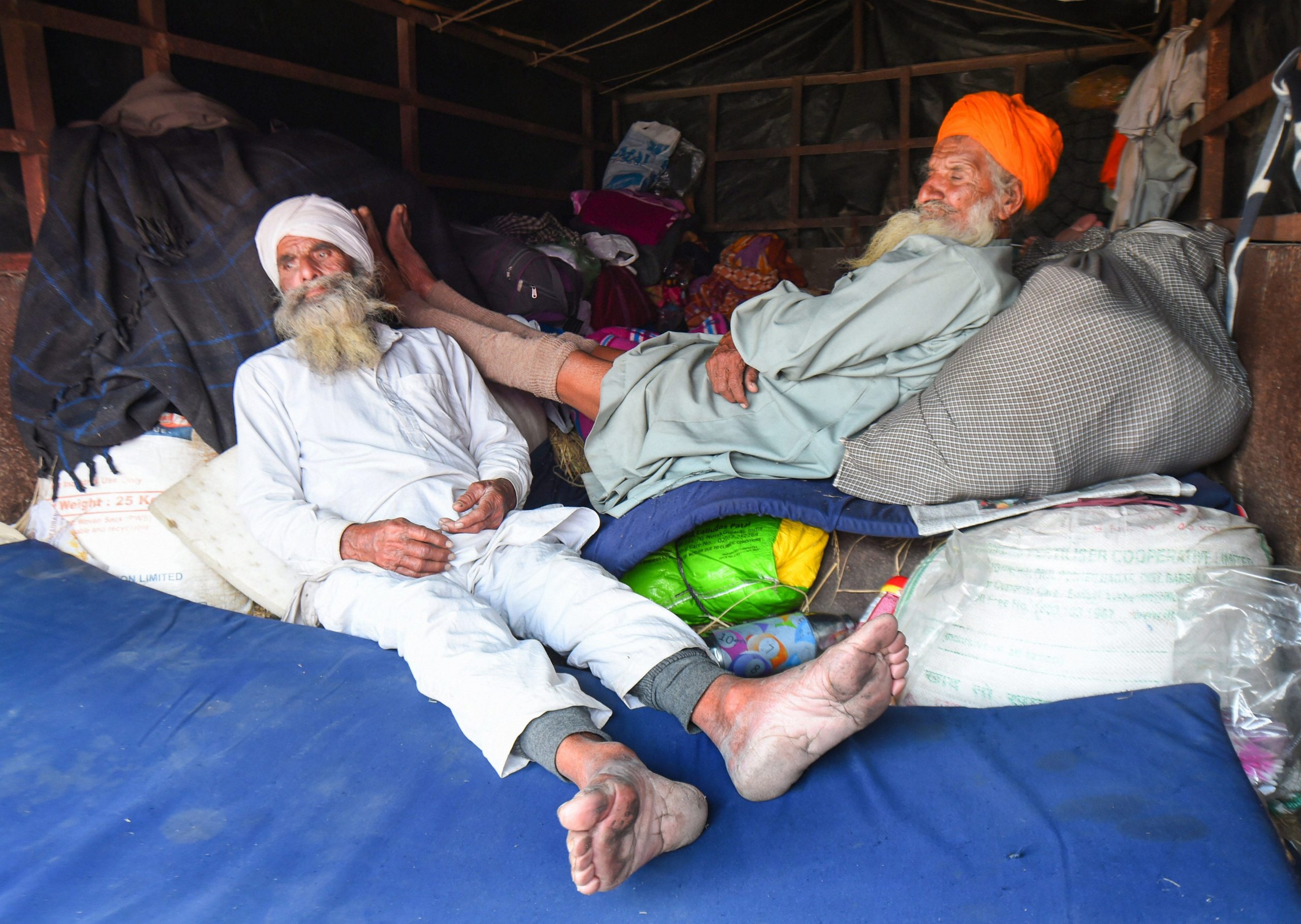 ‘Gol gappa langar’ for farmers a hit at Singhu Border
