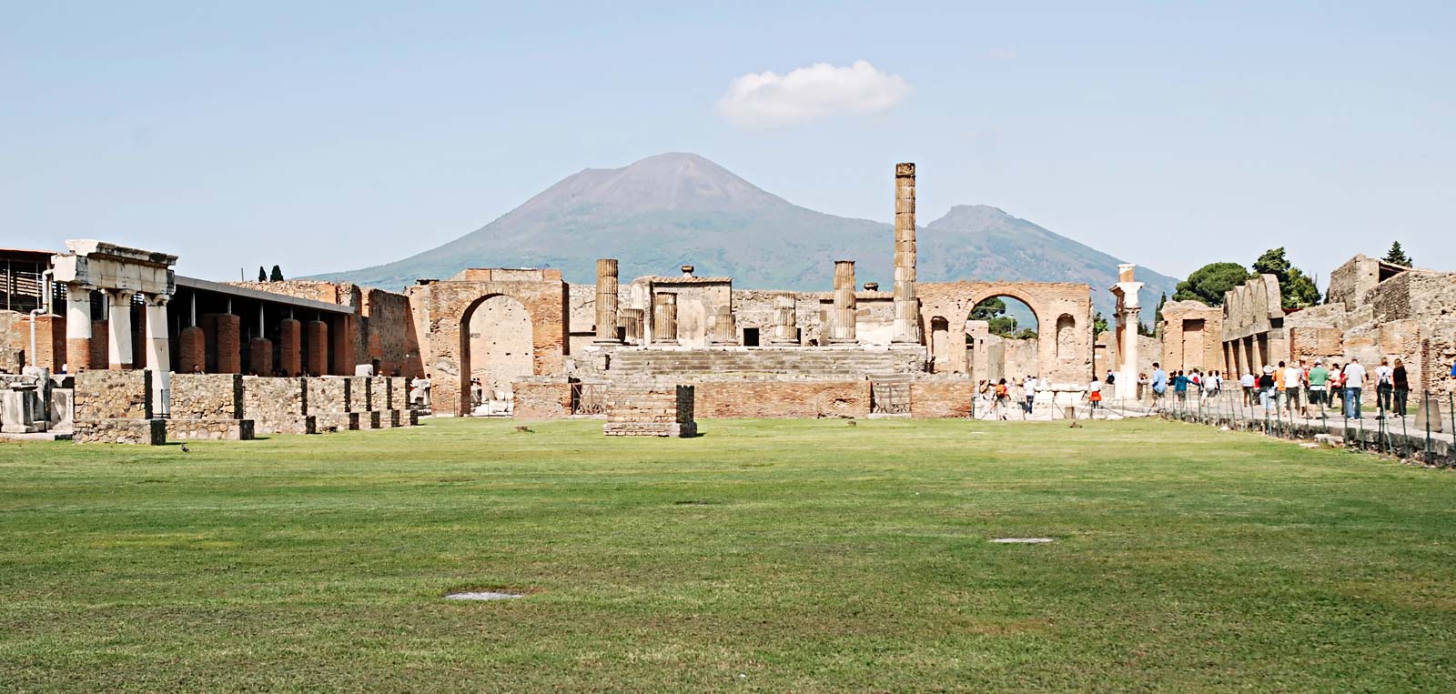 Well preserved ‘fast food’ bar unearthed in Pompeii