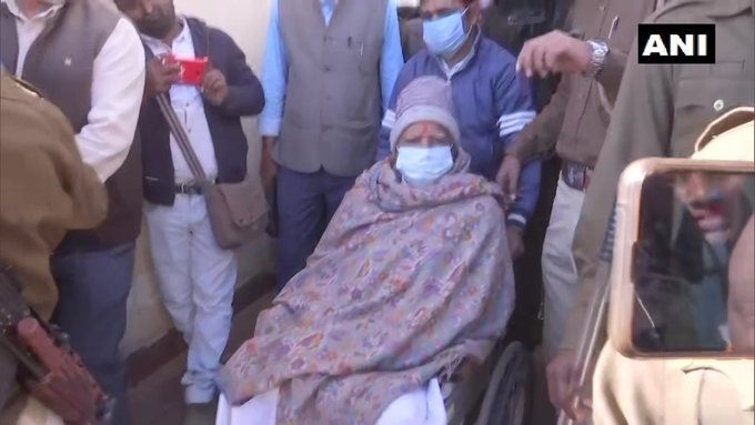 RJD leader Lalu Prasad Yadav bought to AIIMS via air ambulance after health deteriorates
