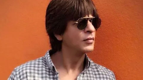 SRK greets fans outside Mannat on Eid-al-Adha, AbRam joins him. Watch