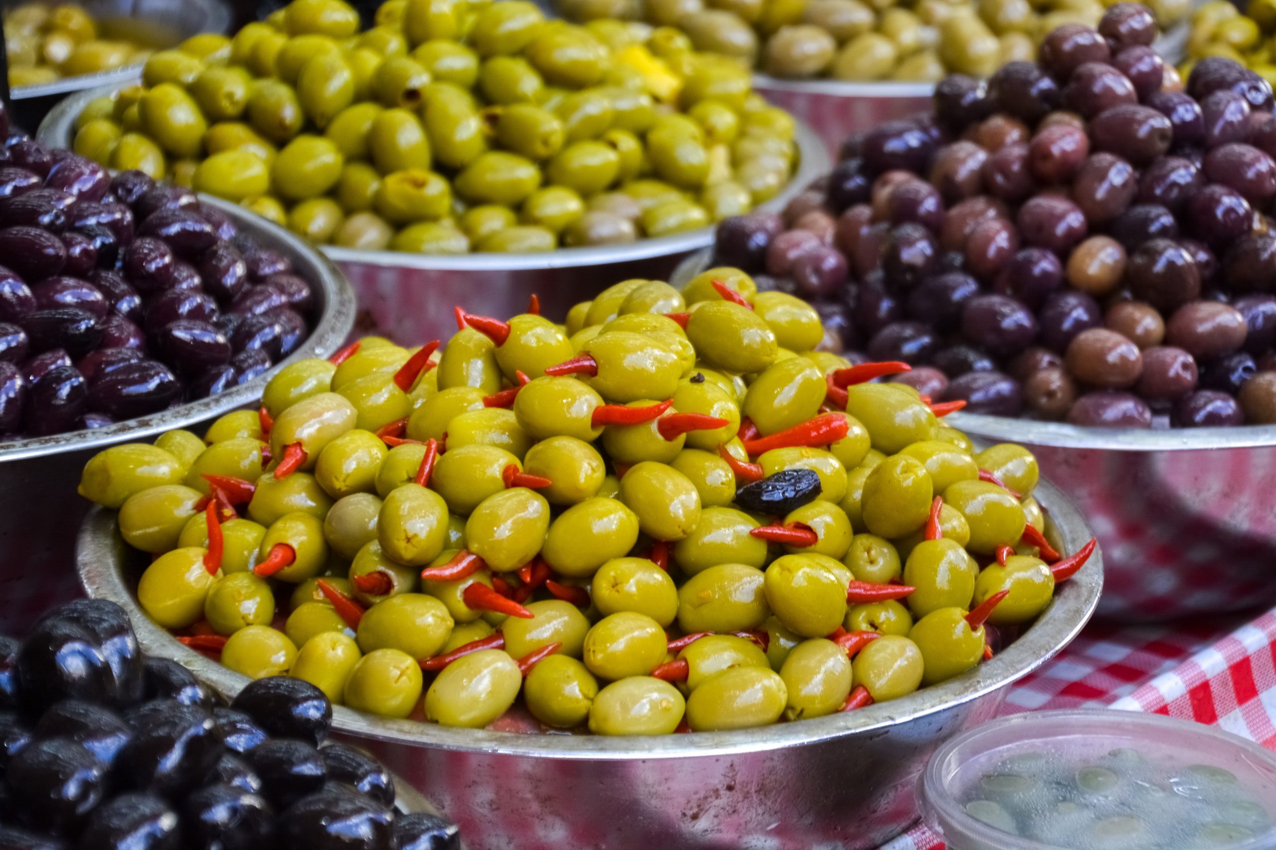 Few reasons why olives are the ideal healthy snack
