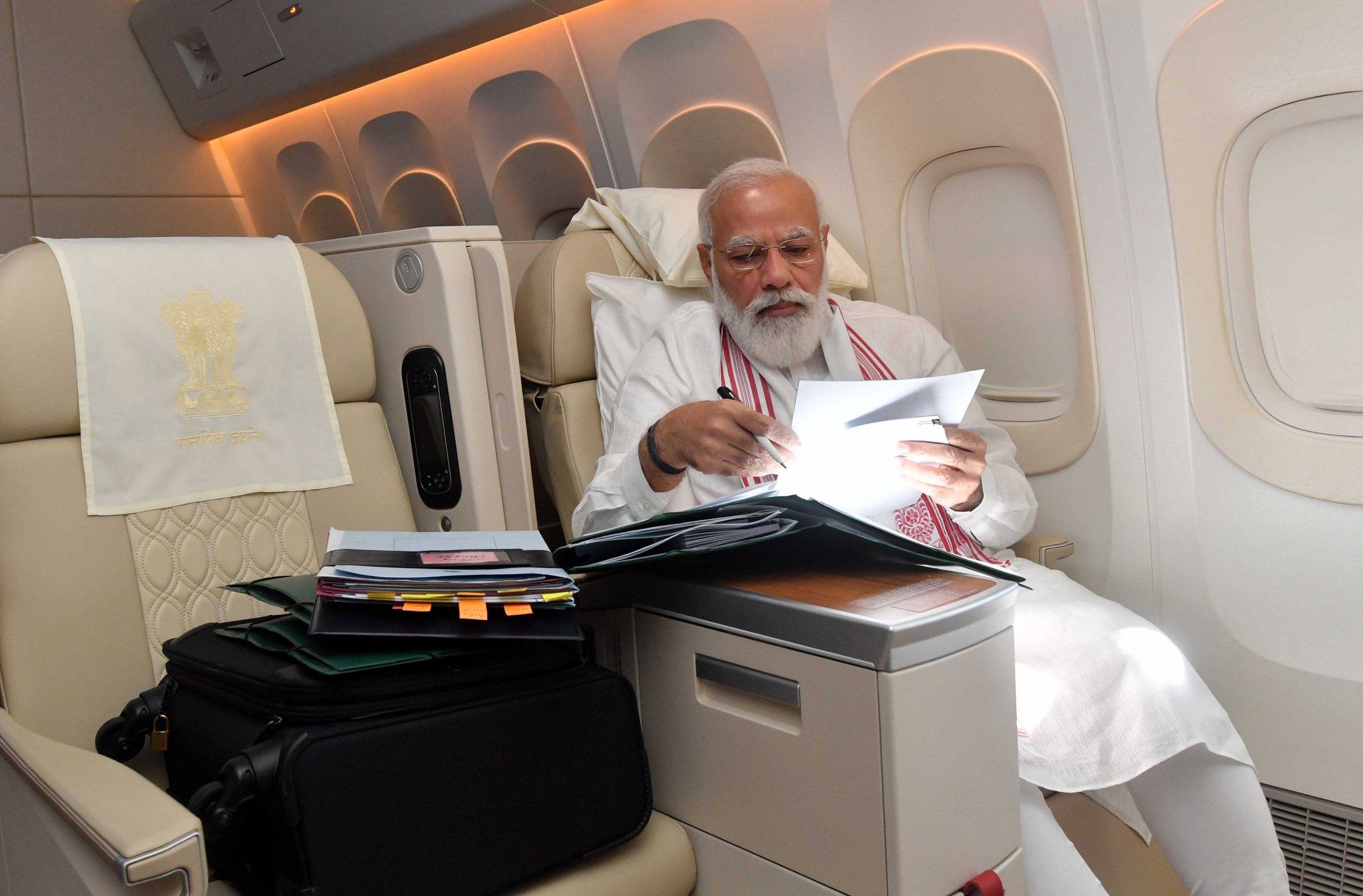 PM Modi on US trip finishes up paperwork mid-air, BJP salutes work-ethic
