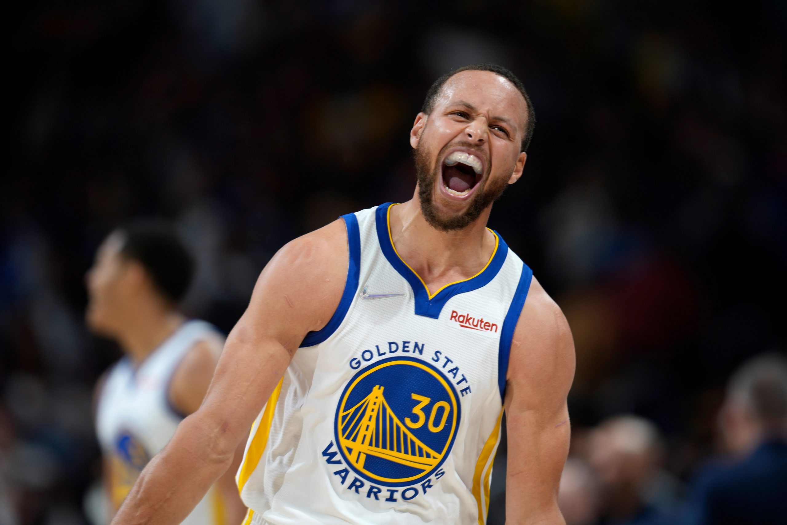 NBA: Curry scores 34 points, Golden State Warriors beat Denver Nuggets 113-102