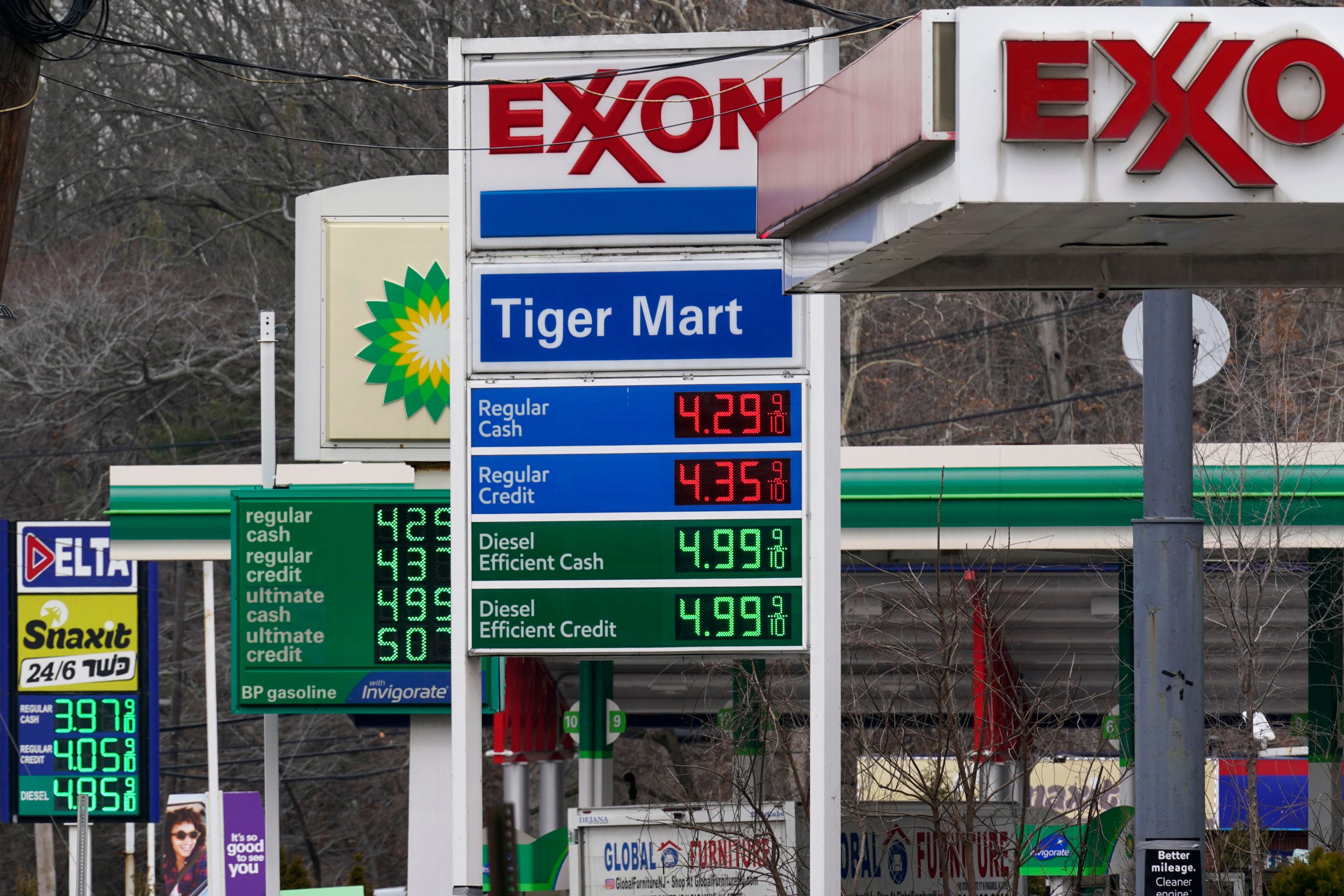 US gas prices soar amid growing call for banning Russian oil