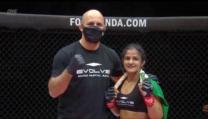 Ritu Phogat knocks out Jomary Torres on her way to fourth consecutive MMA win