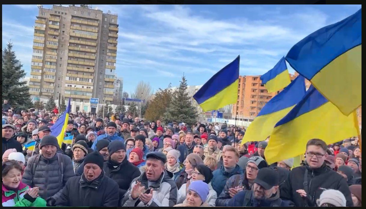 Hundreds protest Russian detention of deputy mayor in Ukraine’s Enerhodar