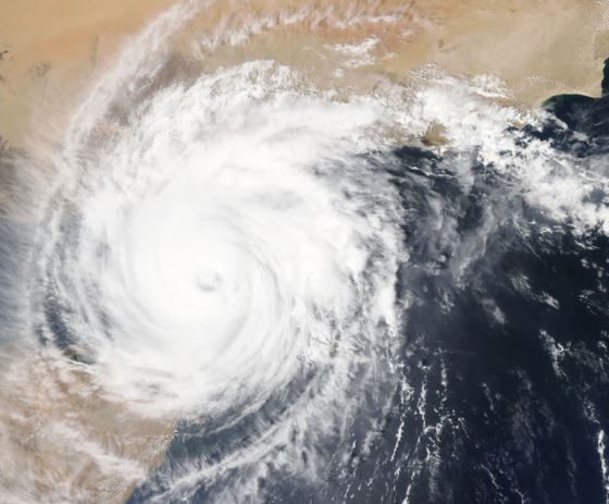 Travellers urged to leave Western Australia ahead of tropical cyclone Seroja