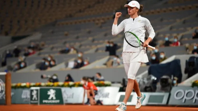 French Open: Simona Halep knocked out in fourth round by Iga Swiatek