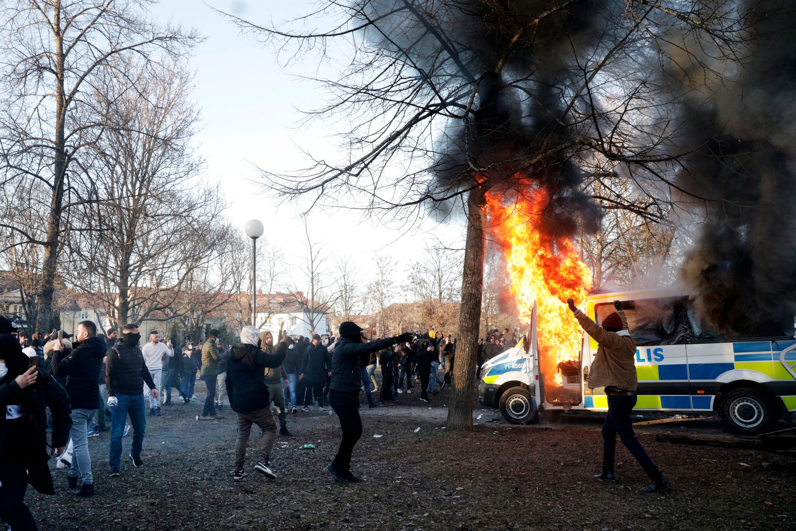 Sweden police open fire, “ricochets” injure 3 anti-far-right protestors
