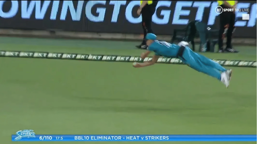 Watch: Ben Laughlin’s one-handed catch in BBL match gets electric response from crowd