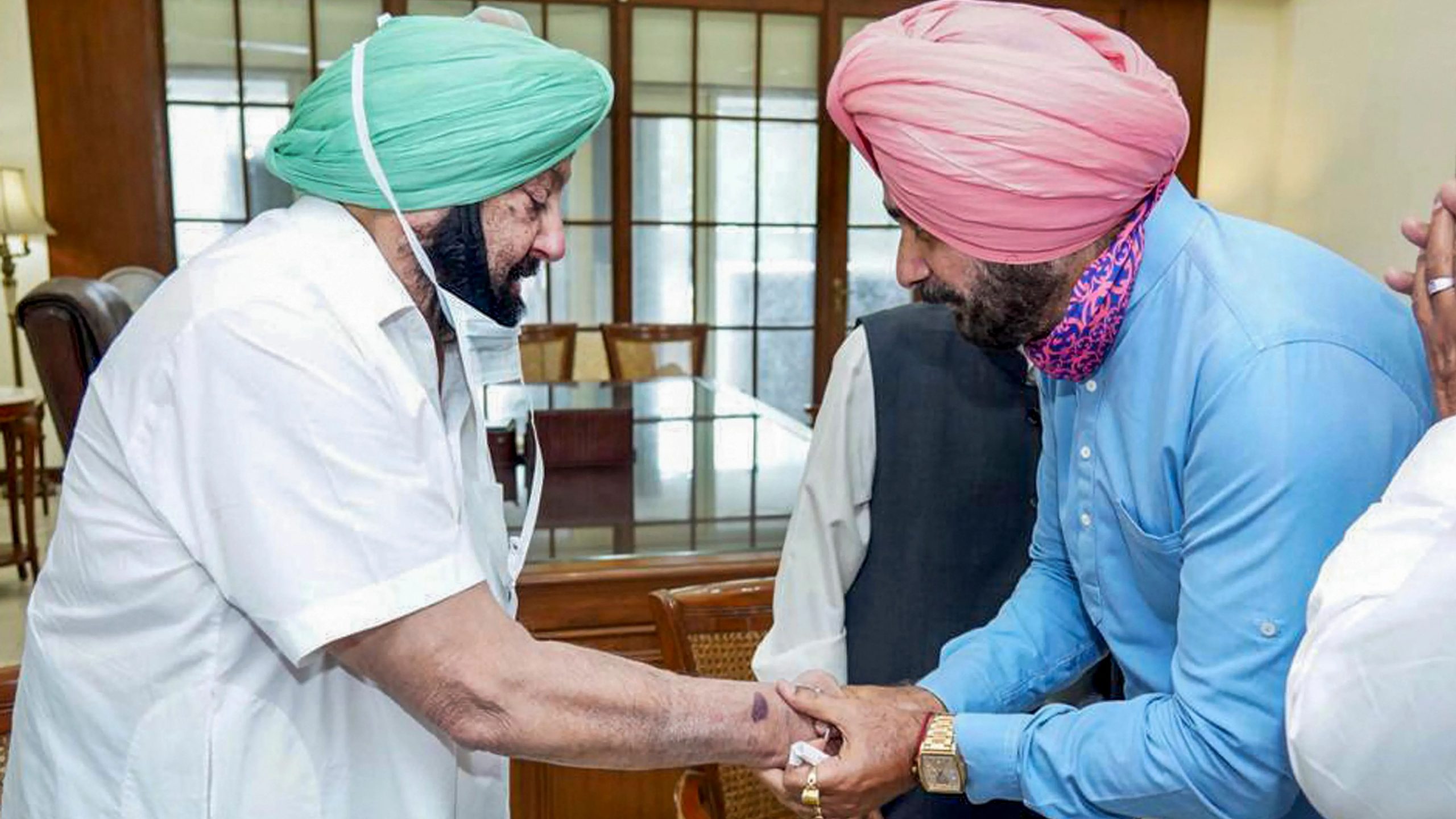 ‘Sack advisors or we will’: Congress’s caustic message to Navjot Sidhu