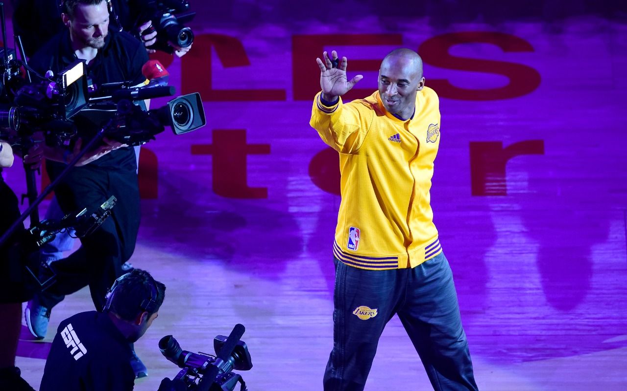 Champions Los Angeles Lakers pay tribute to Kobe Bryant ahead of new NBA season