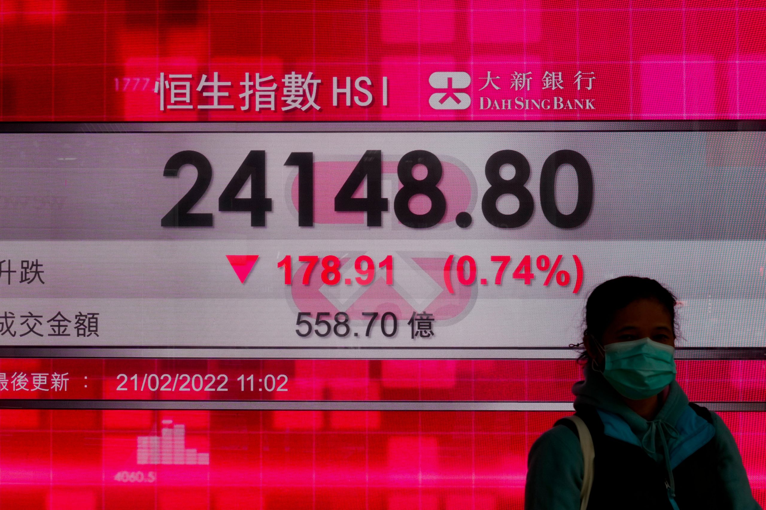 Asian stocks fall as recession fears deepen