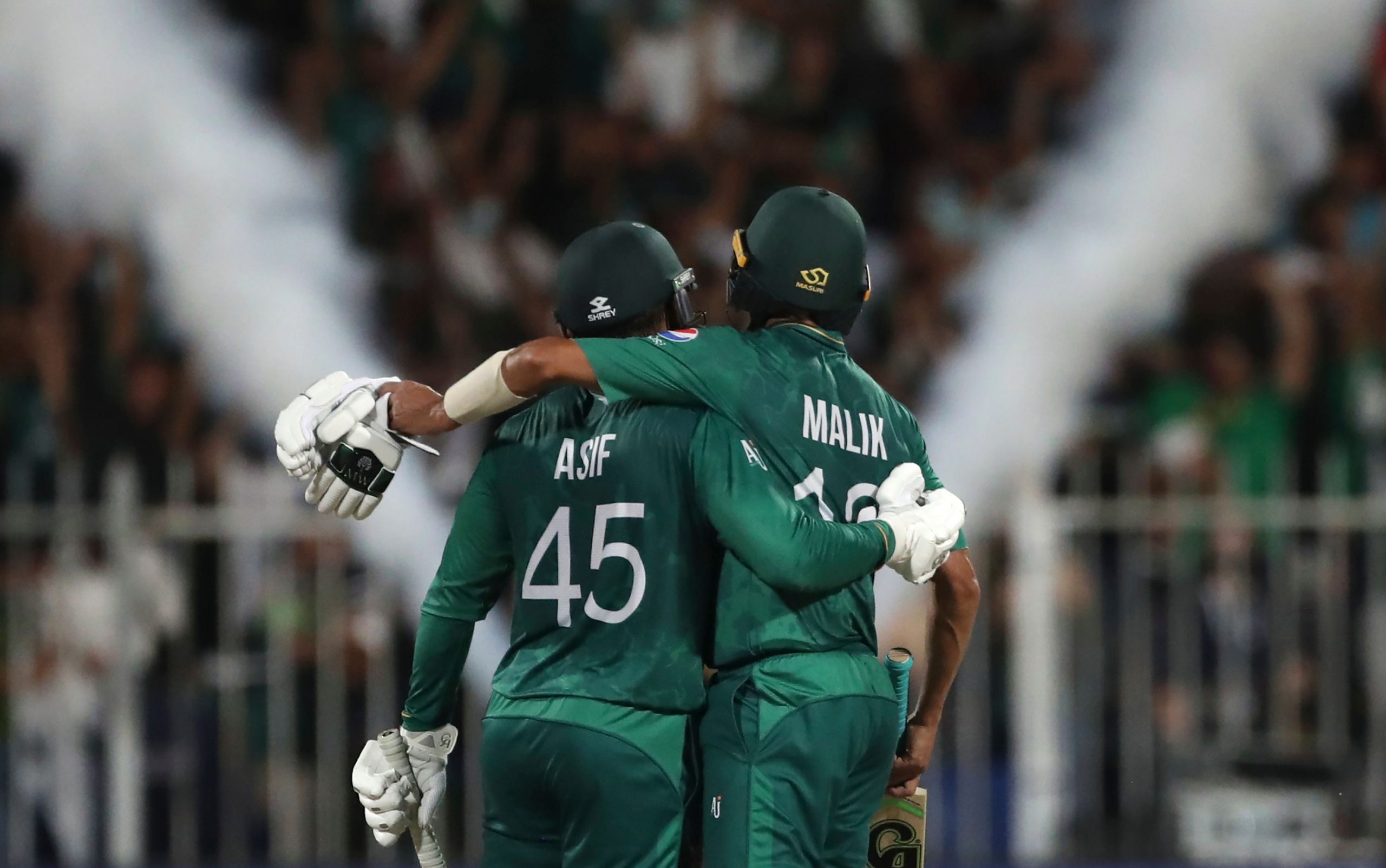 T20 World Cup: Favourites Pakistan take on Australia in semi-final clash