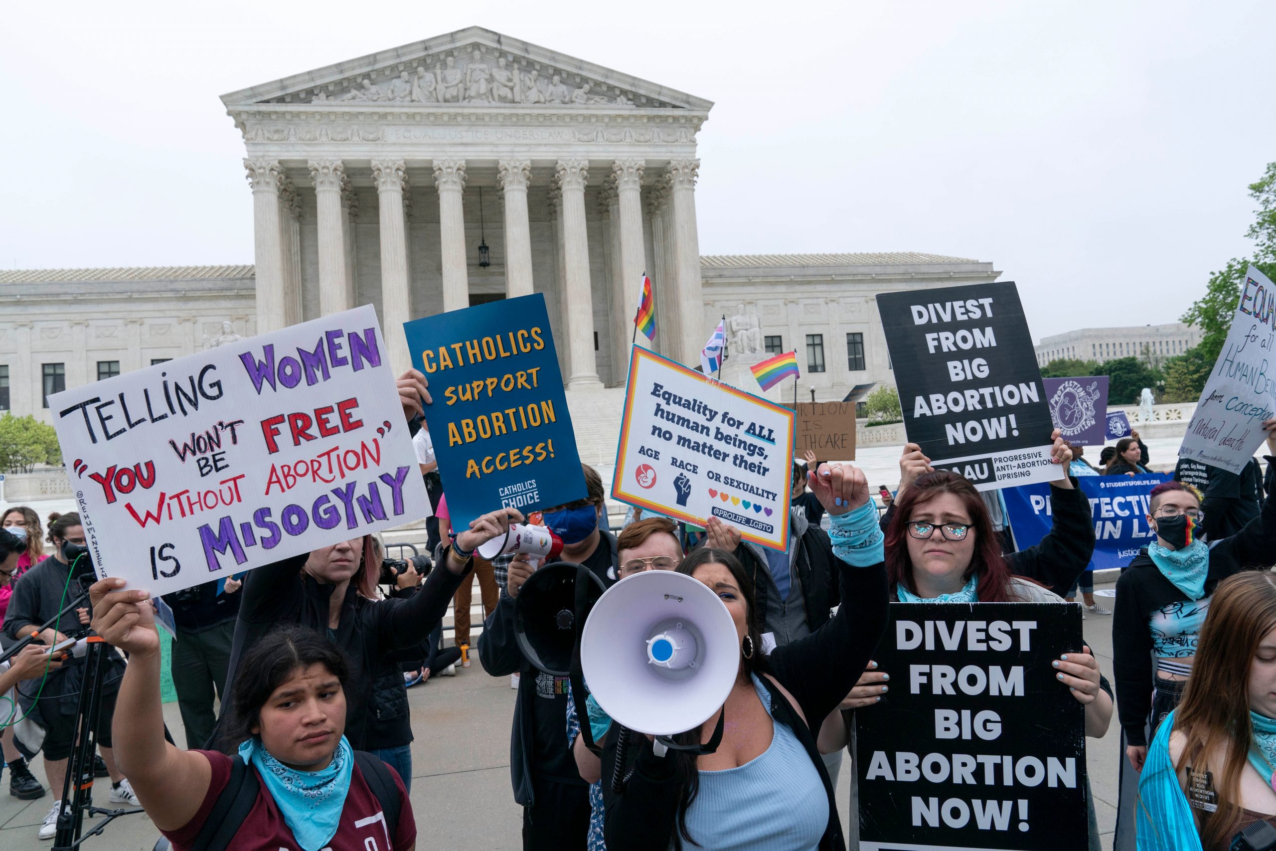If Roe v. Wade falls: What Canada thinks of SCOTUS’ draft opinion