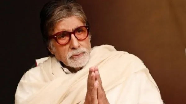 This is how Amitabh Bachchan kept himself busy in hospital