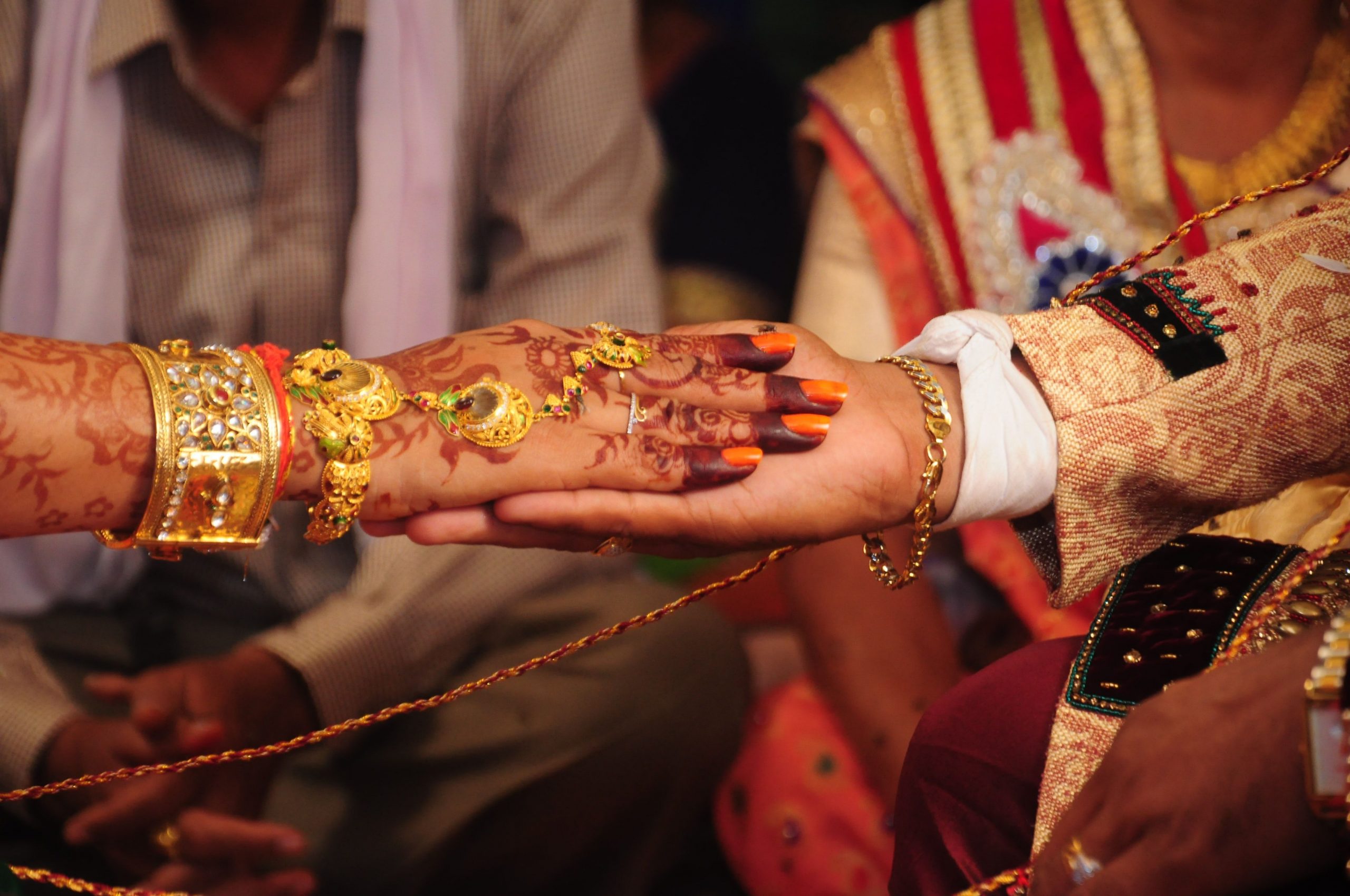 Fairytale wedding: Dwarf bride and groom, shorter than 3 feet get married