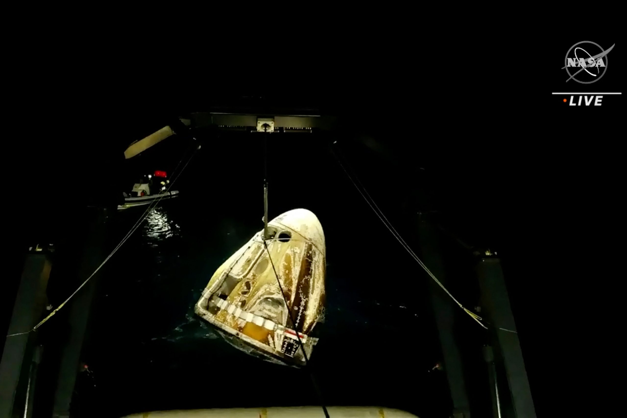 Four astronauts from SpaceX return home with midnight splashdown