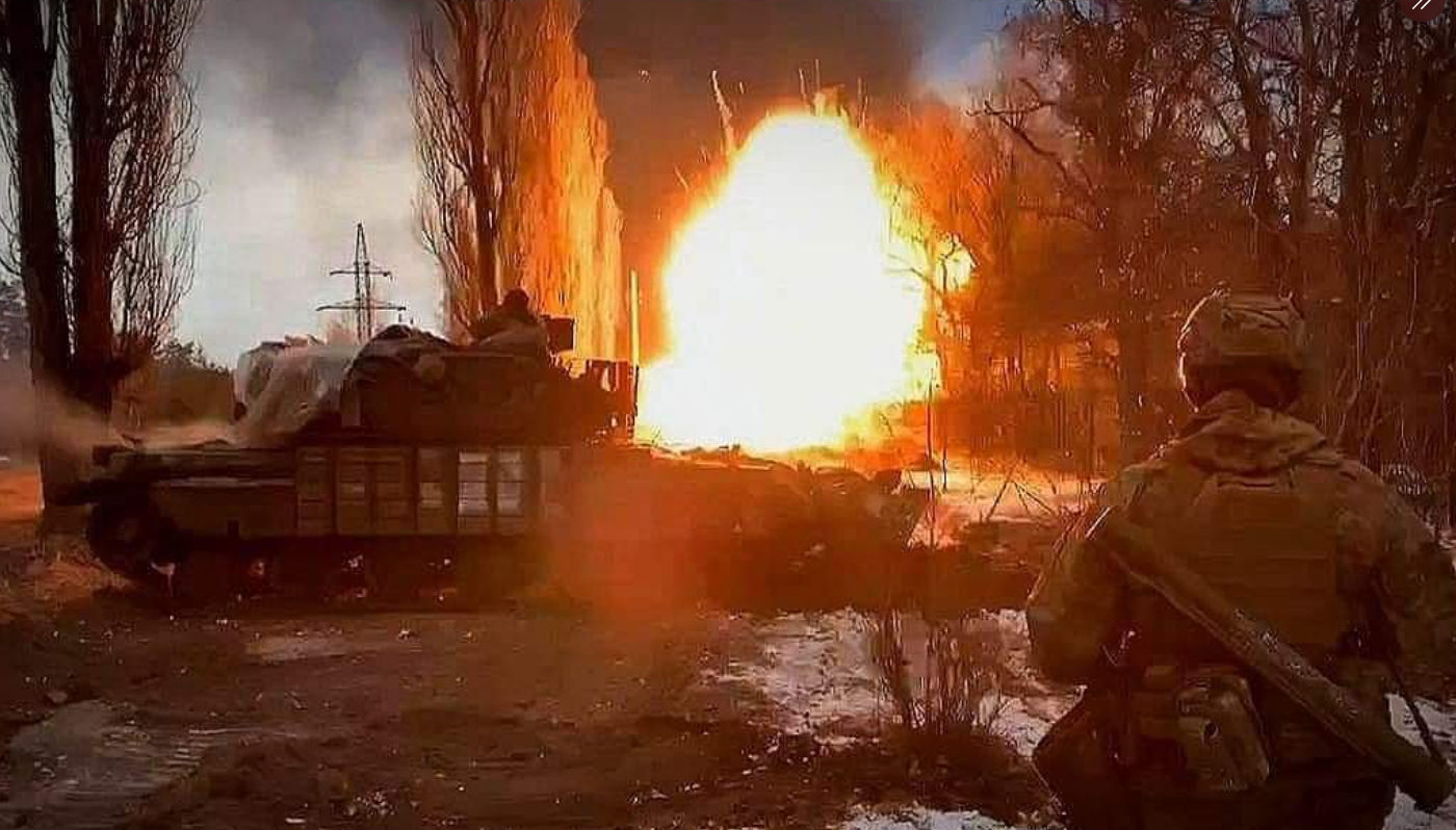 Watch | Ukrainian forces ambush and destroy Russian tank convoy near Kyiv