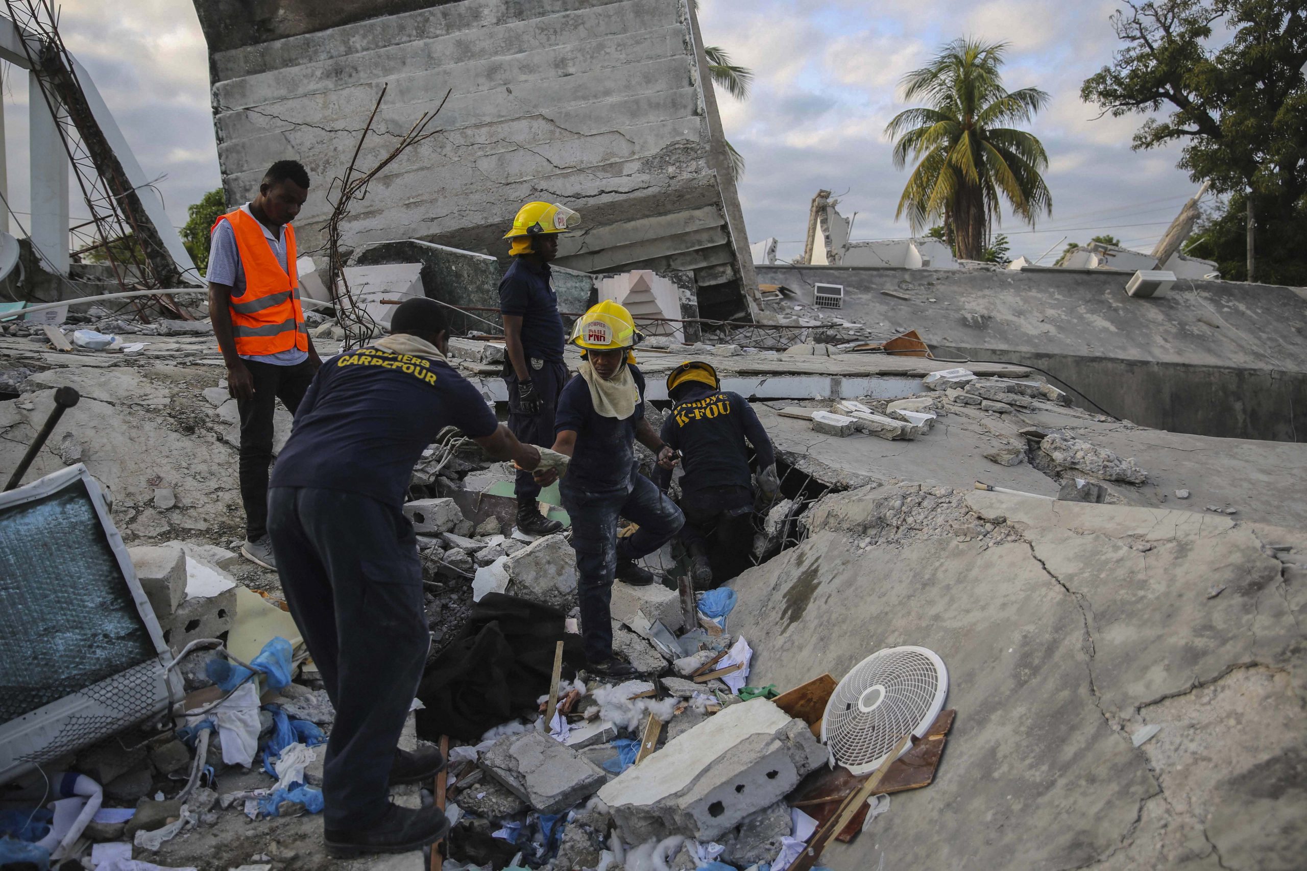 Death toll from Haiti earthquake climbs over 1,200: Reports