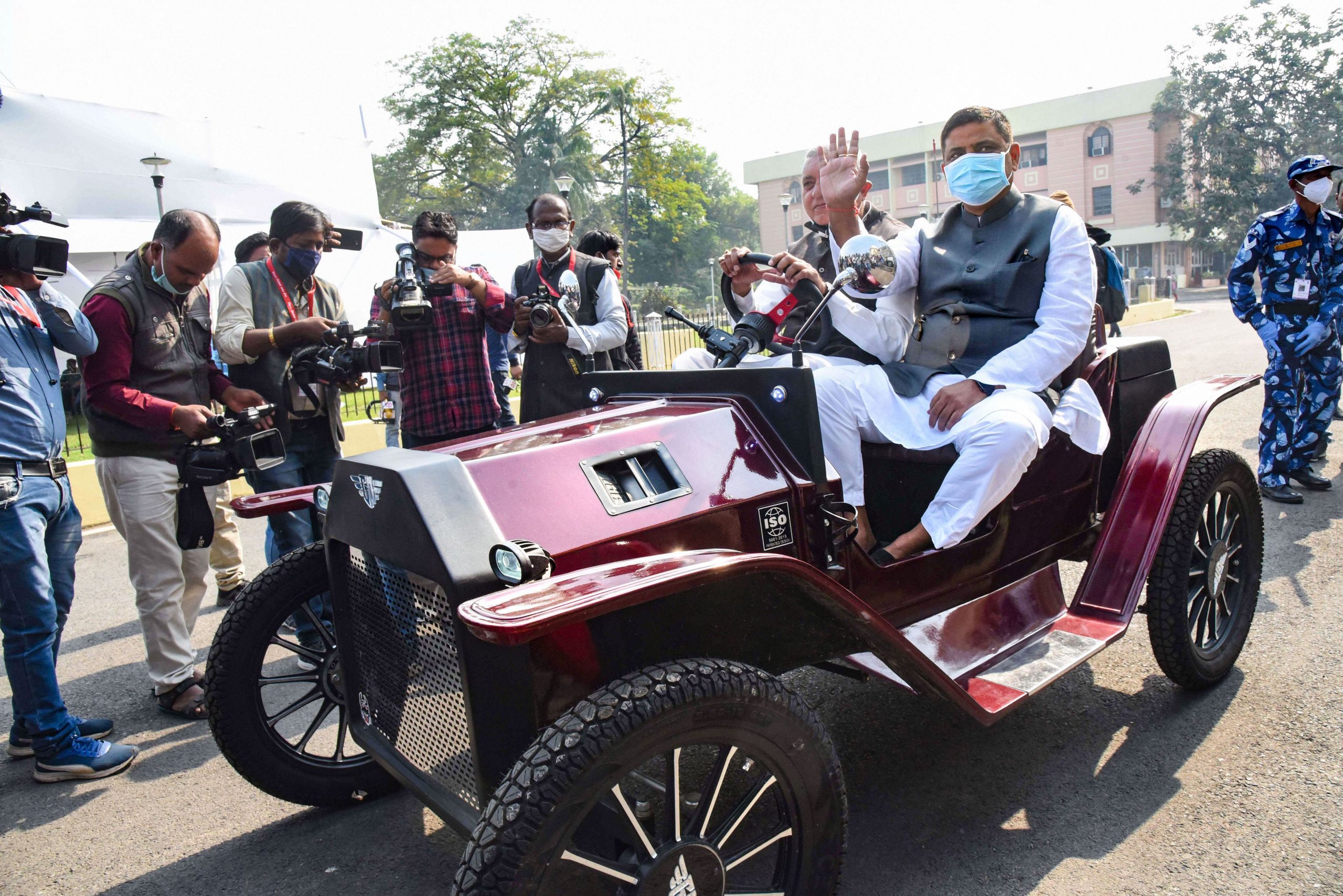 Bihar MLCs arrive in a vintage car on first day of Assembly session | Watch