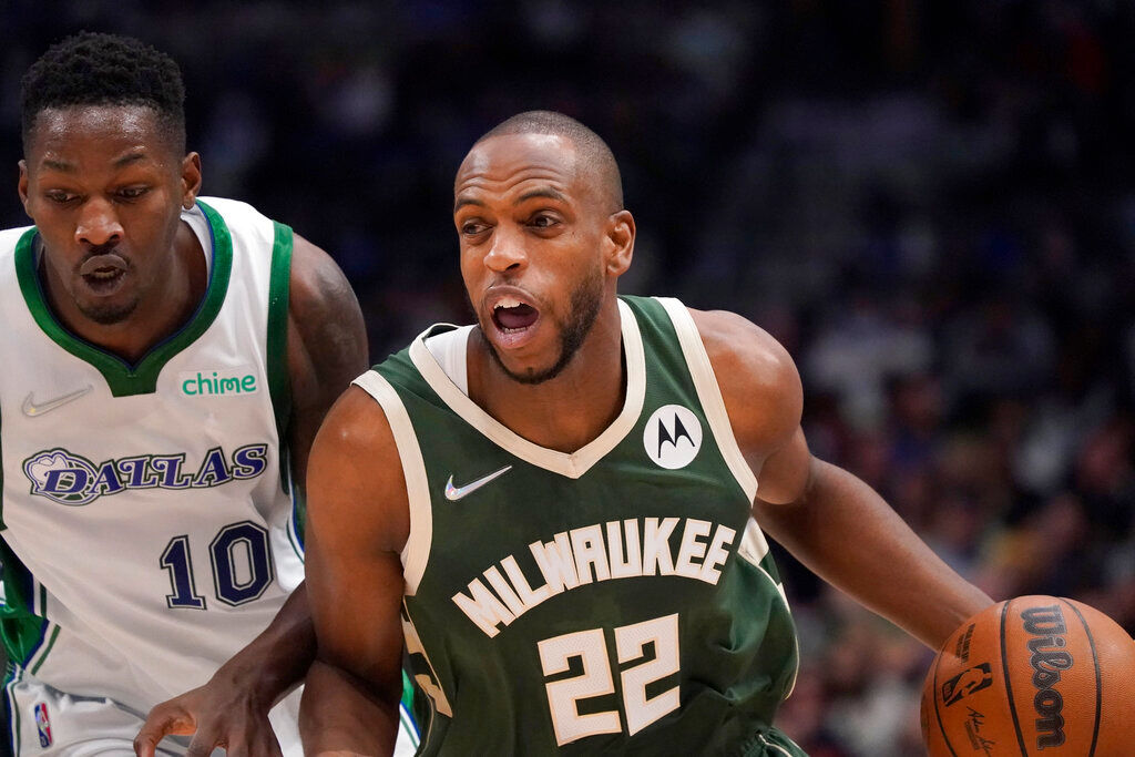 NBA: Middleton, Bucks top Mavs 102-95 with pair of superstars out