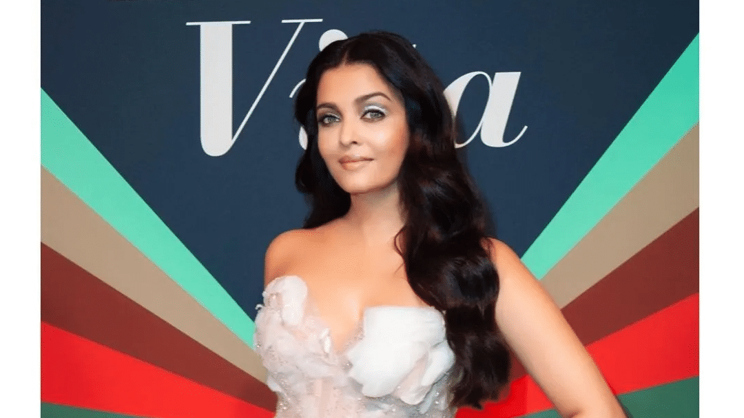 These iconic looks of Aishwarya Rai Bachchan over years have set major fashion goals