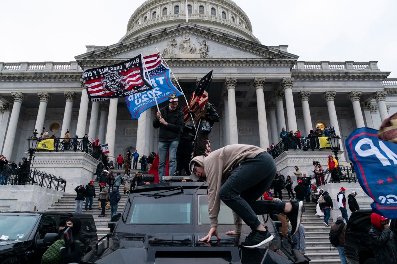 Democrats seek no guns in US Capitol after Jan 6 violence