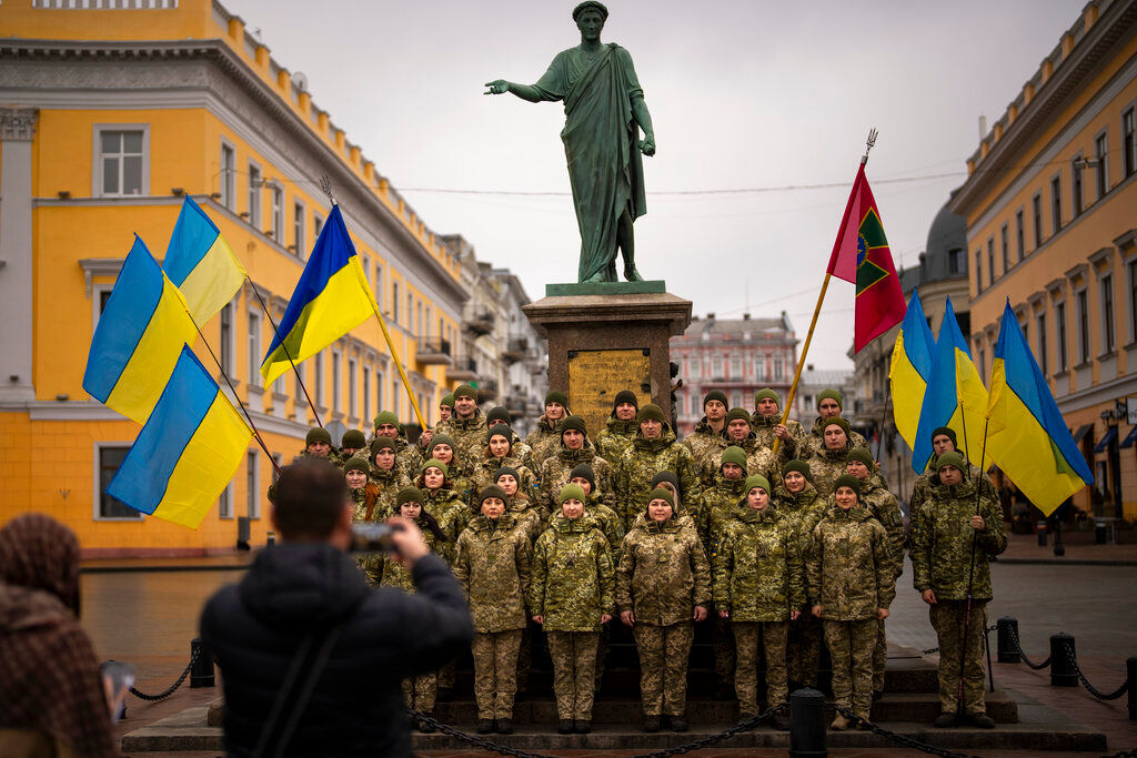 Ukraine shows message of unity as West contests claims of Russian withdrawal