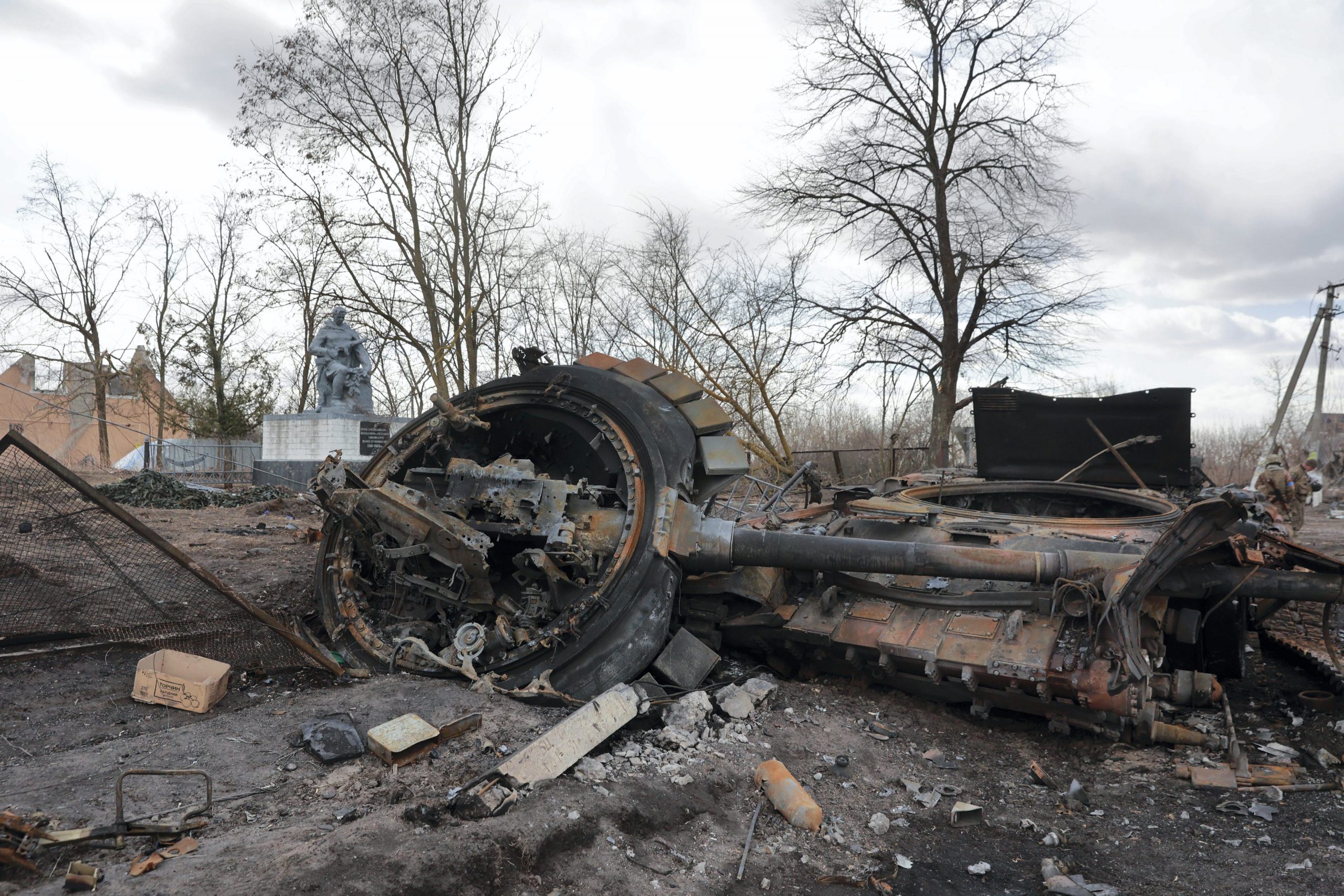 Ukraine crisis: Russia bombards areas where it pledged to scale back