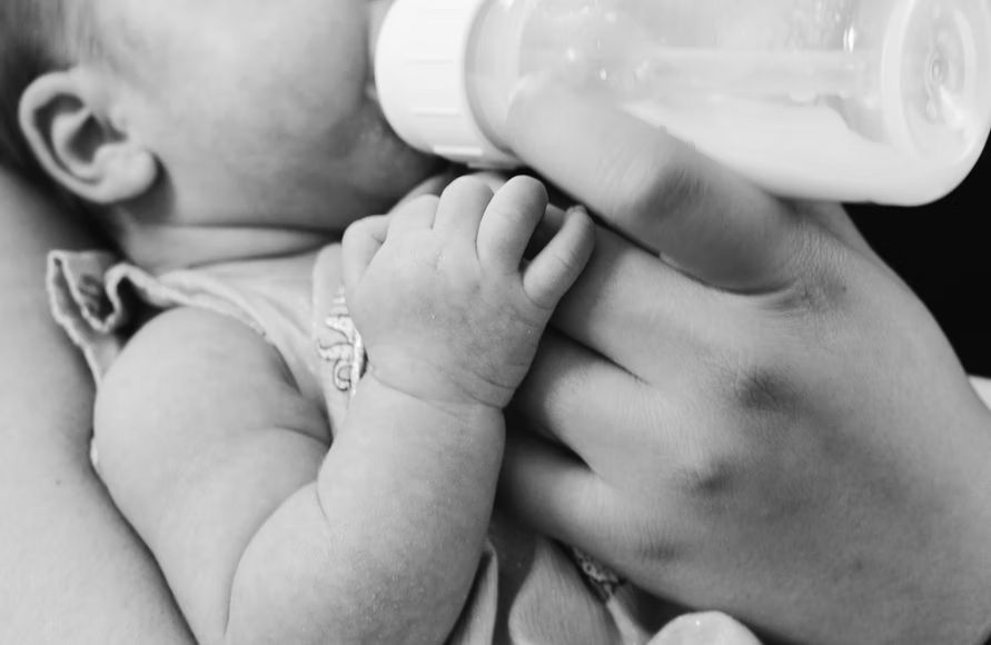 The latest on US baby formula shortage – 78,000 pounds of formula arrives