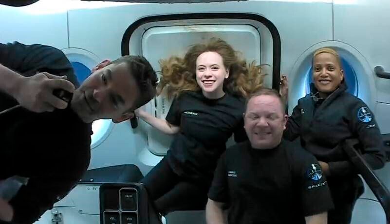 Tom Cruise calls SpaceX Inspiration4 crew in orbit