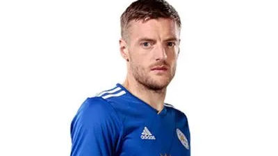 Jamie Vardy shoots, scores and Leicester wins the league