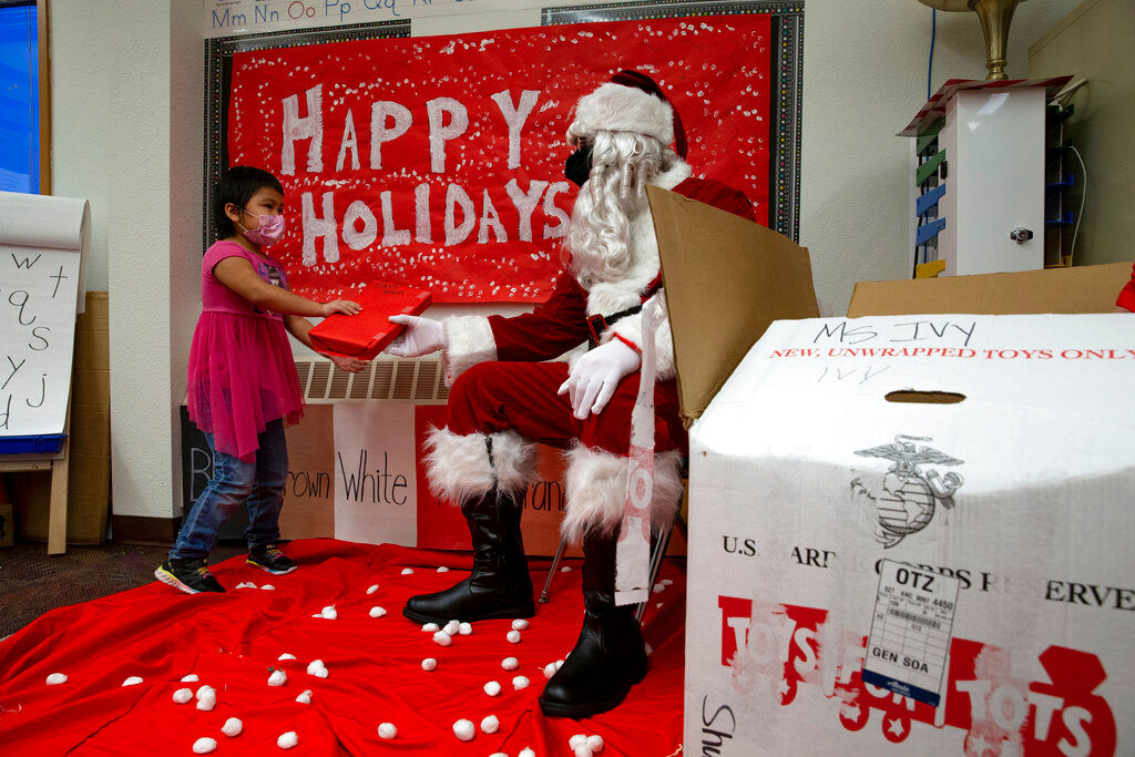 Christmas Teamwork: Santa receives help from Marines in Alaska’s Arctic