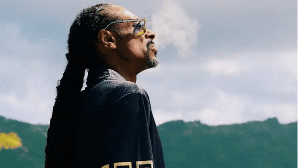 Everything that’s high: Snoop Dogg, his blunt roller’s salary and inflation