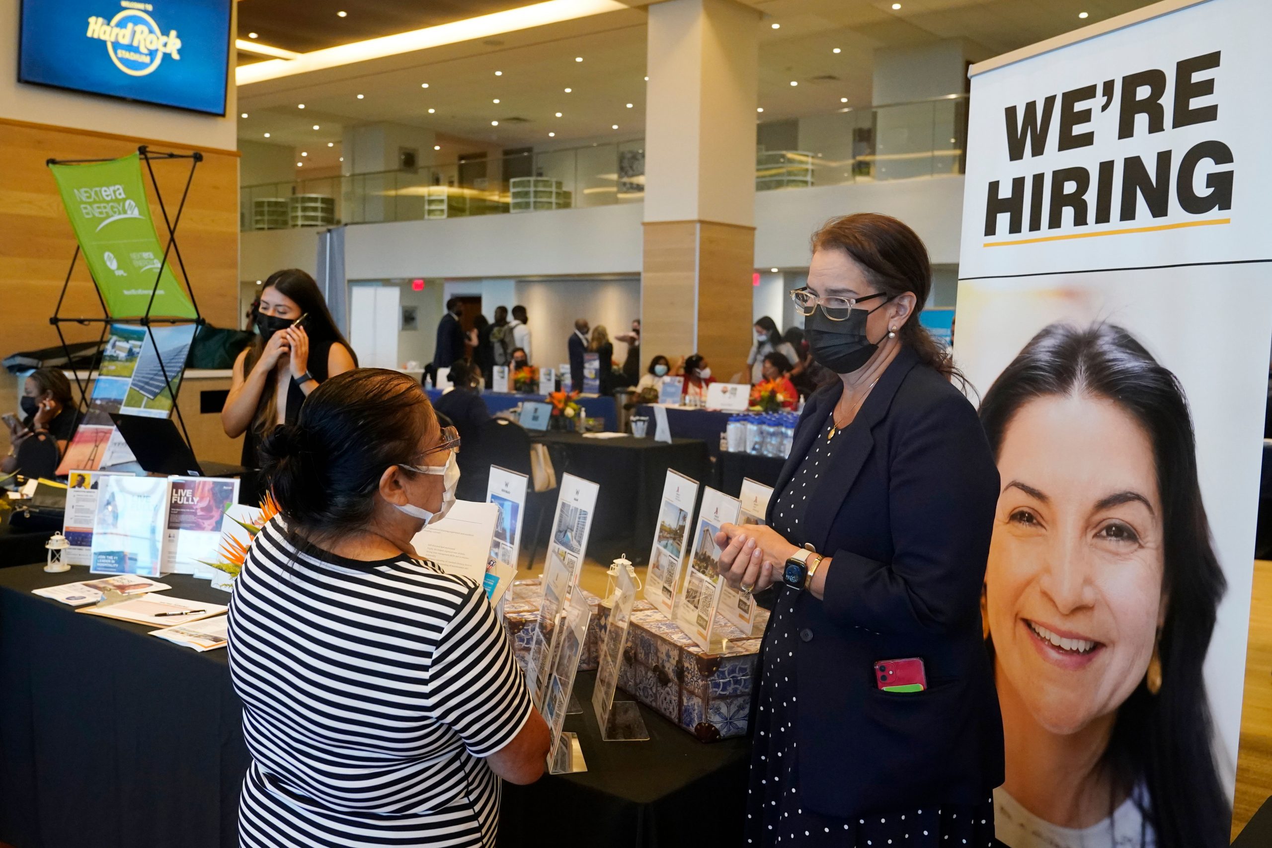 US jobless claims fall to new pandemic low as economy recovers